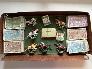 Etablissement le Derby in la Varenn St Hilaire - Spel Le