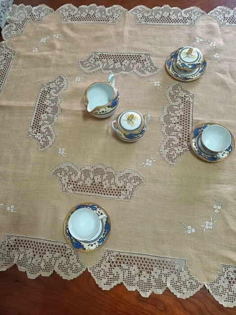 Spectaculair en ongebruikelijk tafelkleed met