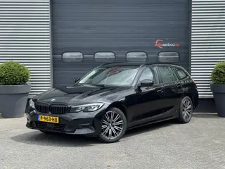 BMW 3-serie Touring 320d High Executive Edition | Navigatie | Parkeersensoren | 18 Inch Lichtmetalen