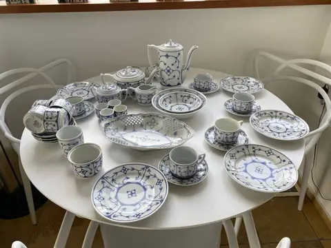 Jäger Eisenberg - beautiful porcelain tableware by Jager