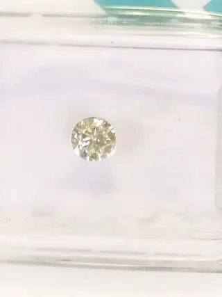 1 pcs Diamant - 0.18 ct - Briljant - Q-R - fancy light