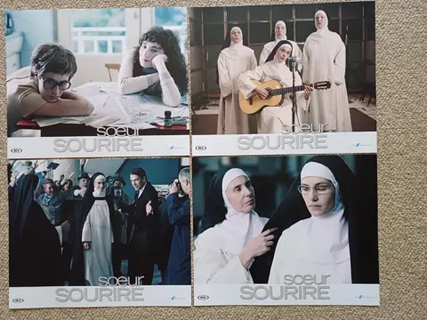 SOEUR SOURIRE lobbycard set.