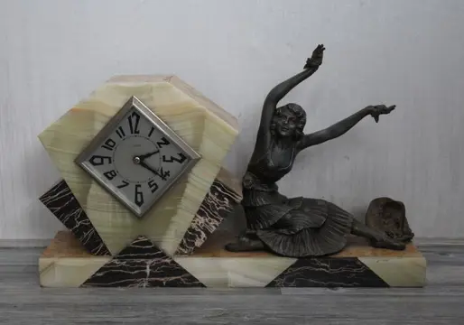 Schoorsteenklok, met dame