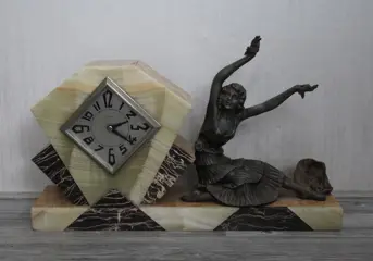 Schoorsteenklok, met dame