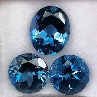 3 pcsLondense blauwe topaas - 11.34 ct