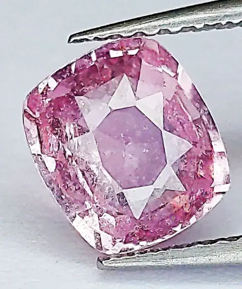Padparadscha Saffier - 1.74 ct