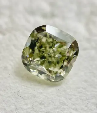 1 pcs Diamant - 1.06 ct - Cushion - Mooi grijsachtig geel