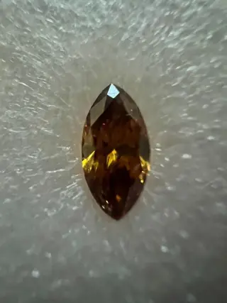 1 pcs Diamant - 0.64 ct - Markies - fancy diepgeelachtig
