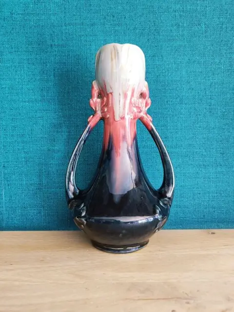 Faïencerie de Thulin - Vaas met art nouveau handvatten