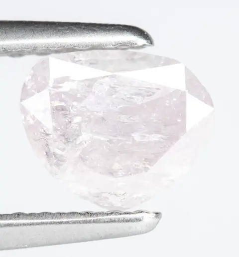 Diamant - 0.60 ct - Natural Fancy Light Pink - I3 *NO