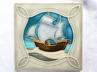 NSTG Grohn - Art Nouveau tegel (15,3 x 15,3 cm) met daarop