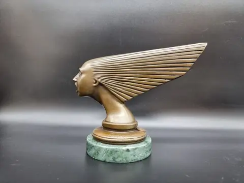 Embleem/mascotte/kenteken - Bronze -Spirit of the Wind- Car