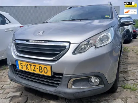 Peugeot 2008 1.6 VTi Féline - Clima - Achter Schade