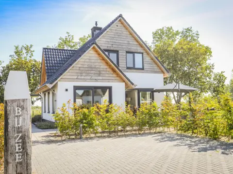 Riant luxe vakantiehuis met veel comfort prachtig gelegen in het bos