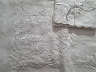 Tafelkleed x12 handborduurwerk Puur linnen tafelkleed x 12