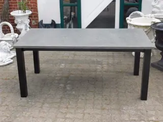 Granieten blad , tuintafel