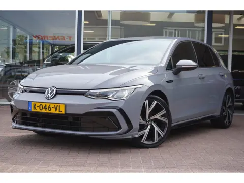 Volkswagen Golf 1.5 eTSI R-Line | Automaat | CarPlay| Vol opties | Digitaal | 18 inch | Dealerauto |
