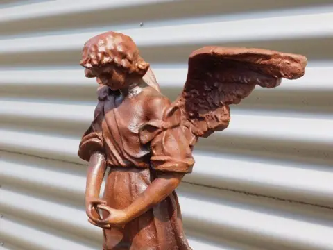 Tuinbeeld staande engel, engel