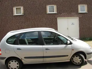 Renault scenic Onderdelen Sloopauto inkoop Den haag