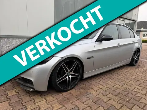 BMW 3-serie 320i ( UNIEKE AUTO + RIJDT GOED + AIRCO + 19" INCH )