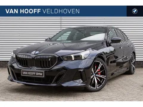 BMW i5 eDrive40 M Sport / Panoramadak / Adaptieve LED / M Multifunctionele Stoelen / Parking Assista