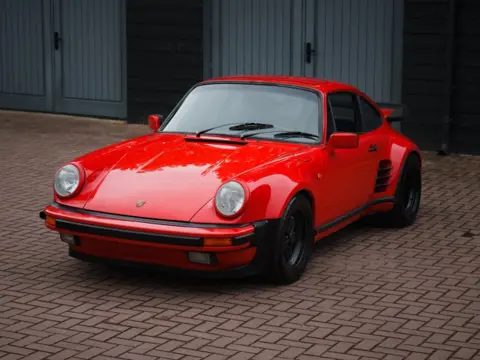 PORSCHE 930 Turbo Eu delivery Mahag swiss