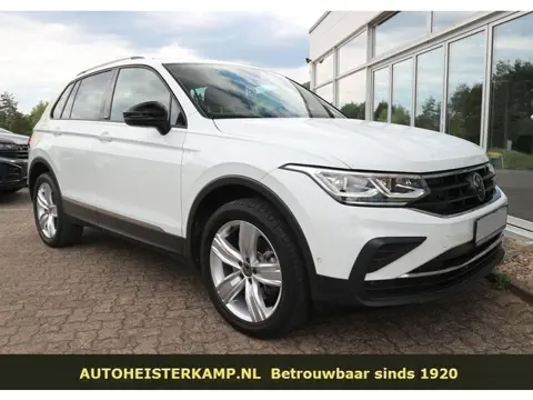 Volkswagen Tiguan 1.4 TSI eHybrid ACC Trekhaak Matrix LED Head-Up Camera 19 Inch Stoelverwarming