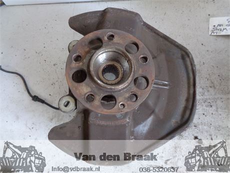 Mercedes Benz B-Klasse 1.7 16V 2005-2011 Fusee rechts voor