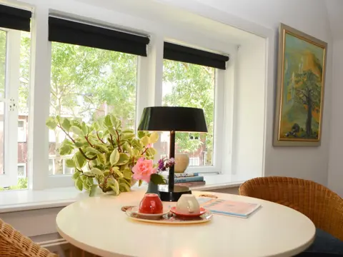 Ruime gastenkamer aan de rand van het centrum