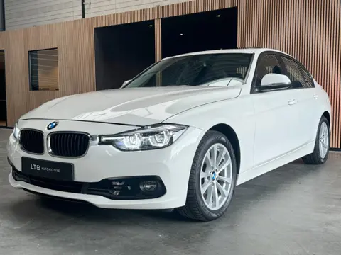 BMW 3-serie 320i xDrive Leder | Camera | Schuifdak EXPORTPRIJS EX BPM