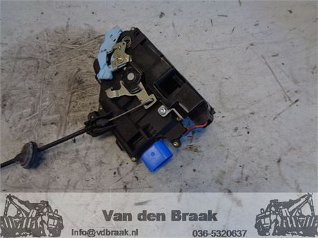 Volkswagen Golf 3drs 2003-2008 Deurslot rechts voorzijde