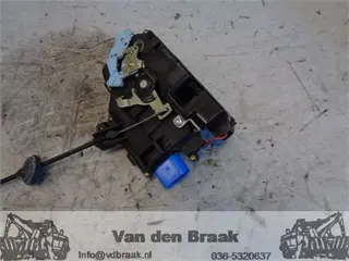 Volkswagen Golf 3drs 2003-2008 Deurslot rechts voorzijde