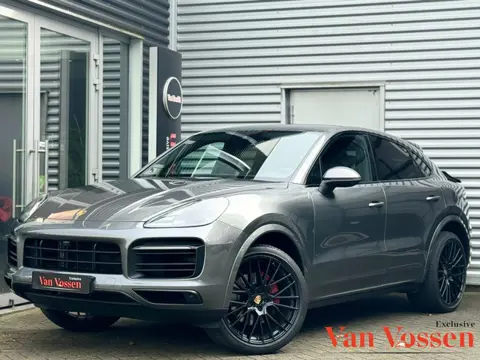 Porsche Cayenne Coupé 3.0 E-Hybrid|Pano|Chrono|462PK|Sportuitlaat|Luchtvering|360 Camera|Keyless|Mem