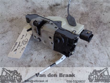 Peugeot 208 5 deurs 2012-2019 Deurslot linksvoor