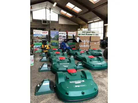 Diversen BELROBOTICS ROBOTMAAIER nieuw en gebruikt BIGMOW PARCMOW voetbal rugby grasvelden 850 1050 