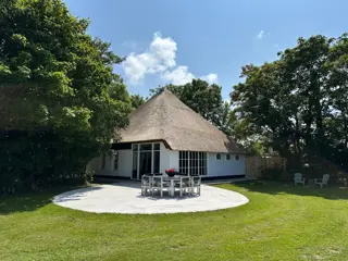 Ruim vrijstaand vakantiehuis met landelijk uitzicht bij Oosterend