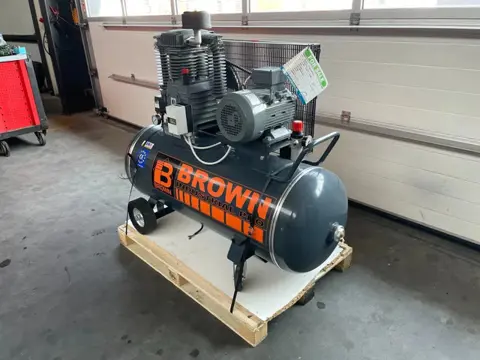 Brown CR 307+S zuigercompressor met 270L ketel (bj 2019)