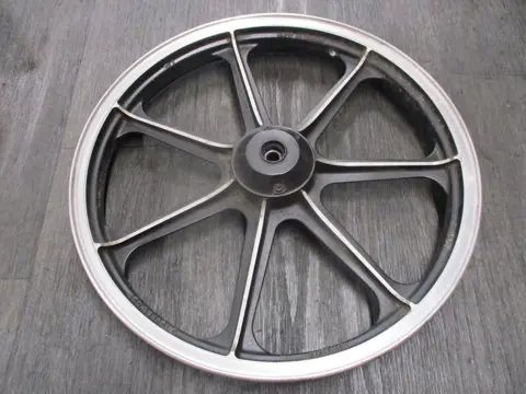VOORVELG Kawasaki LTD 440 1970 - 2012