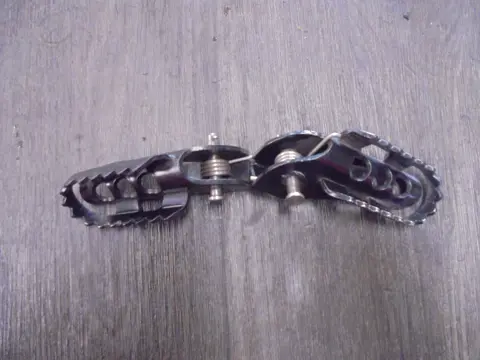 VOETSTEUN LINKS BMW F 800 GS 2008 - 2011 / 2012 - 2015 /