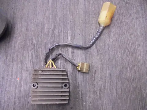 SPANNINGSREGELAAR Honda VF 700 750 Supermagna 1988 - 2000