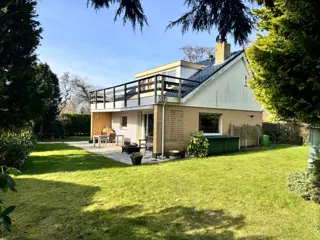 Vrijstaande luxe ingerichte bungalow met openhaard