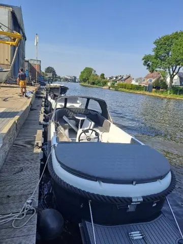 Nieuwe 7.50m Tendersloep bij Zeilstrawatersport in ter Aar!