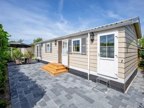 Chalet met beschut terras nabij De Slufter