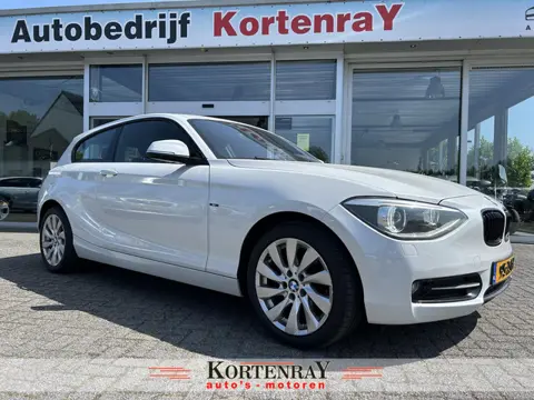 BMW 1-serie 114i Business+ .2e paasdag open van 10:30 tot 15:00 uur! Sport Line/leder/airco/bi xenon