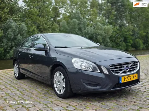 Volvo S60 1.6 T3 Kinetic 2e eigenaar lage km airco cruis control navigatie parkeer sensor