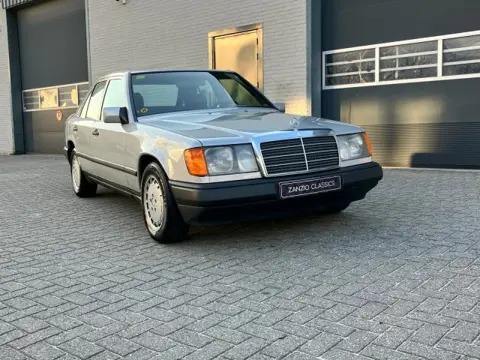 MERCEDES-BENZ 230 