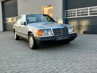 MERCEDES-BENZ 230 
