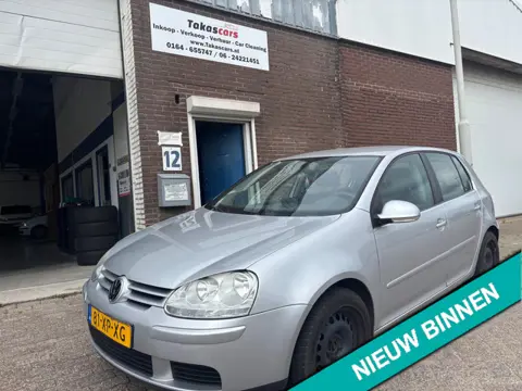 Volkswagen Golf 1.6 FSI Optive 3