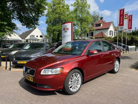 VOLVO S40 1.8 MOMENTUM / SCHUIFDAK / CRUISE CTR. / TREKHAAK / 17'' LMV