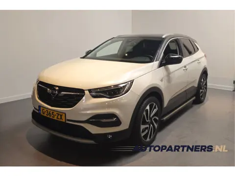 Opel Grandland X 1.2 Turbo Ultimate - Apple Carplay/Android Auto - Stoelverwarming voor en achter - 